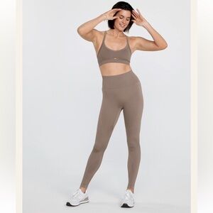 ALALA Barre Seamless Cami Bra and leggings Mushroom Taupe Coord Set size Medium